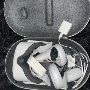 Oculus quest 2 64G with protective hard carrying case, beat saber included